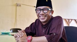 TERSENYUM: Budayawan Sumenep, Ibnu Hajar