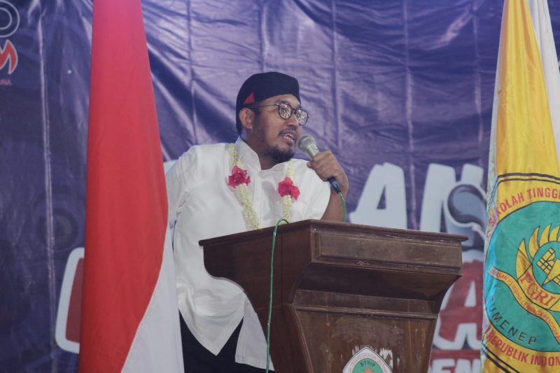 Bupati Sumenep Ahmad Fauzi Wongsojudo saat membukan PSM Sanggar Lentera di Stadion A.Yani Panglegur