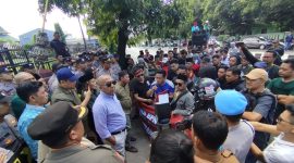 ORASI : BIDIK bersama Mahasiswa langsungkan demontrasi di depan Kantor DPRD Sumenep