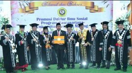 Bupati Sumenep Achmad Fauzi Wongsojudo, saat mempromosikan gelar doktor ilmu sosial pada Program Pascasarjana Universitas Merdeka Malang, Jawa Timur