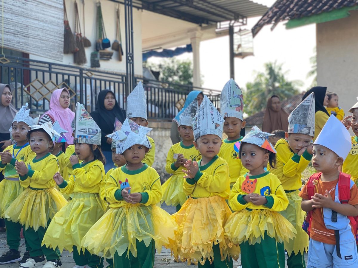 CERIA : Pendidikan Anak Usia Dini dan Taman Kanak-kanak mengikuti Masa Pengenalan Lingkungan Sekolah di NURUL JADID