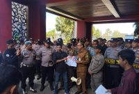 DEMONSTRASI: Saka Indonesia Datangi Kantor Pemkab Sumenep