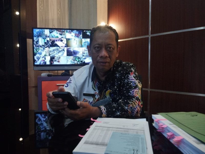 MENJELASKAN: Kepala DKPP Sumenep, Chainur Rasyid, saat ditemui di ruang kerjanya