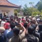 ORASI: GAMAS menggelar aksi jilid II di depan Kantor Disdik Kabupaten Sumenep