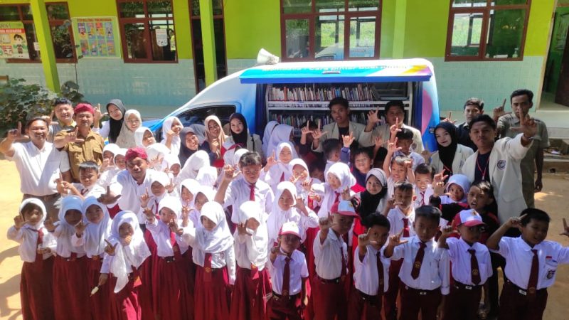 SWAFOTO: KKN Posko 30 Dorong Peningkatan Minat Baca Siswa SD di Sumberagung