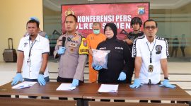 MENJELASKAN: Wakapolres Sumenep, Kompol Trie Sis Biantoro, saat melakukan konferensi pers