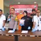 MENJELASKAN: Wakapolres Sumenep, Kompol Trie Sis Biantoro, saat melakukan konferensi pers