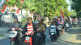 SEMANGAT: Antusiasme warga RT01/RW06 perumahan pondok indah, Desa Kolor Sumenep dalam pawai budaya perayaan HUT ke-79 RI