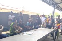 PENGECEKAN: Diskoperindag Kabupaten Sumenep, saat melaksanakan monitoring ke beberapa gudang