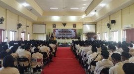 SAKRAL: Mahasiswa STKIP PGRI Sumenep dalam mengikuti acara yudisium