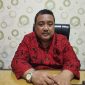 GAGAH: Kepala Bakesbangpol Kabupaten Sumenep Achmad Dzulkarnain, saat diwawancarai media seputarjatim.com di ruang kerjanya