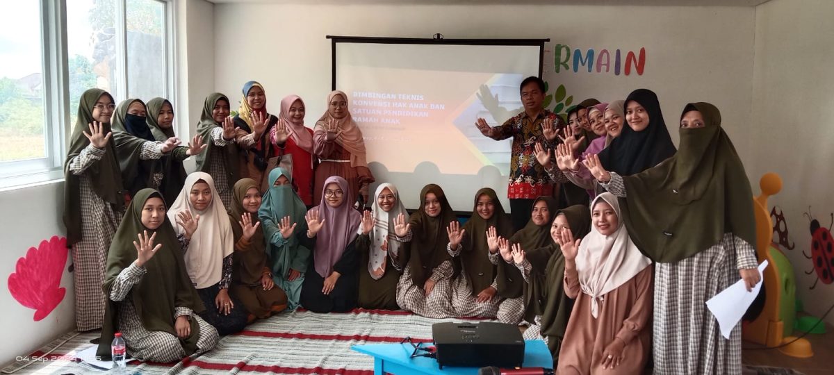 KOMPAK: Foto bersama guru dan pendamping usai Bimtek dan bimbingan di PAUD HI El-Fath Sumenep