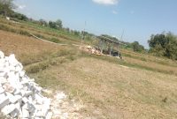 TIDAK ADA PAPAN NAMA: Proyek pengeboran sumber mata air di Desa Bringin, Kecamatan Dasuk, Kabupaten Sumenep, Madura, Jawa Timur