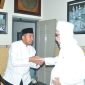 BERSALAMAN: Cabup Sumenep Nomor 2 Achmad Fauzi Wongsojudo melakukan silaturrahmi ke Pondok Pesantren (Ponpes) Lirboyo, di Kota Kediri, Jawa Timur
