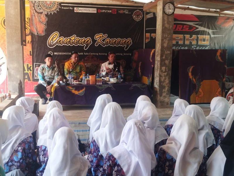ANTUSIAS: Puluhan siswa-siswi mengikuti workshop membatik di Rumah Batik Canteng Koneng