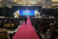 KHIDMAT: Ratusan mahasiswa STKIP PGRI Sumenep, mengikuti rangkaian wisuda