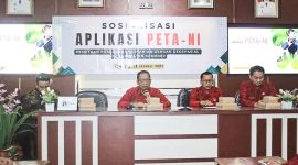 SOSIALISASI: Kepala DKPP Kabupaten Sumenep, Chainur Rasyid, saat menjelaskan penggunaan Aplikasi PETA-NI