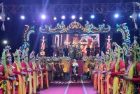 MEGAH: Ratusan penari memeriahkan Prosesi penobatan Arya Wiraraja dan Kirab Budaya pada momentum Hari Jadi Kabupaten Sumenep yang ke 755
