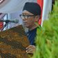 MEMBACA: Sastrawan dan Budayawan Sumenep, Ibnu Hajar, saat ikut memperingati Hari Jadi Sumenep Ke 755