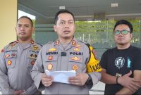 TEGAS: Kapolres Sumenep, AKBP Henri Noveri Santoso, saat menjelaskan soal letusan di Kecamatan Manding