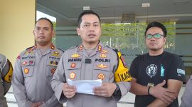 TEGAS: Kapolres Sumenep, AKBP Henri Noveri Santoso, saat menjelaskan soal letusan di Kecamatan Manding