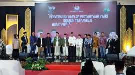 SWAFOTO: Jajaran Komosioner KPU Sumenep dan Pasangan Cabup dan Cawabup, serta 5 panelis usai menggelar debat kedua.