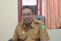 BERKACAMATA: Kabid Pengelolaan Pendapatan Daerah Badan Pendapatan Daerah (Bapenda) Sumenep, Akh Sugiharto, saat ditemui di ruang kerjanya