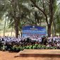 SEMANGAT: Foto bersama guru dan siswa PP Al-Islamiyah Pakondang Rubaru, usai menggelar Outbound Family Gathering, di Pantai Slopeng Sumenep