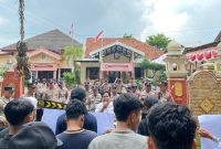 ORASI: Gamas saat makukan demonstrasi di depan Kantor Satpol PP Sumenep