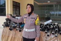 TEGAS: Kasat Lantas Polres Sumenep 2024, Ninit Titis Dwiyani, saat diwawancarai jurnalis Seputar Jatim (SandiGT - Seputar Jatim)