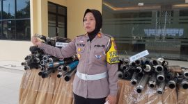 TEGAS: Kasat Lantas Polres Sumenep 2024, Ninit Titis Dwiyani, saat diwawancarai jurnalis Seputar Jatim (SandiGT - Seputar Jatim)