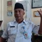 MENJELASKAN: Kepala Disbudporapar Sumenep, Mohamad Iksan saat ditemui wartawan di ruangannya (SandiGT - Seputar Jatim)