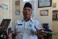 TEGAS: Kepala Disbudporapar Sumenep, Mohamad Iksan saat ditemui wartawan di ruangannya (SandiGT - Seputar Jatim)