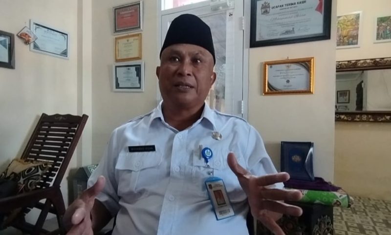 TEGAS: Kepala Disbudporapar Sumenep, Mohamad Iksan saat ditemui wartawan di ruangannya (SandiGT - Seputar Jatim)
