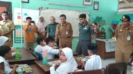 SEKDA SUMENEP: Pemkab Sumenep salurkan program makan siang gratis kepada sekolah-sekolah (SandiGT -Seputar Jatim)