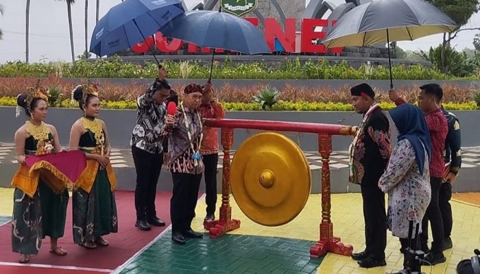 Cetak Rekor Muri, Menteri Kebudayaan RI Resmikan Monumen Keris Arya Wiraraja di Sumenep