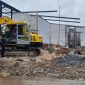 MENGERJAKAN: Proses pembangunan tempat mie gacoan di Kabupaten Sumenep (SandiGT - Seputar Jatim)