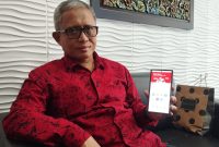 SANTAI: Direktur Utama (Dirut) BPRS Bhakti Sumekar, Hairil Fajar (Doc. Seputar Jatim)