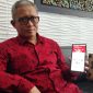 SANTAI: Direktur Utama (Dirut) BPRS Bhakti Sumekar, Hairil Fajar (Doc. Seputar Jatim)