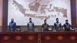 BERDIRI: DPRD Sumenep saat mengumumkan pemenang Pilkada 2024