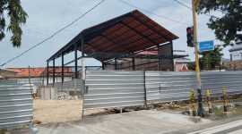 BERDIRI KOKOH: Suasana pengerjaan tempat Mie Gacoan di Sumenep (SandiGT - Seputar Jatim)