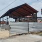 BERDIRI KOKOH: Suasana pengerjaan tempat Mie Gacoan di Sumenep (SandiGT - Seputar Jatim)