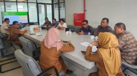 RAPAT: Anggota Komisi III (DPRD) Sumenep melakukan pertemuan dengan ESDM Jawa Timur, untuk menuntaskan masalah tambang ilegal (Doc. Seputar Jatim)