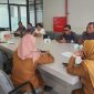 RAPAT: Anggota Komisi III (DPRD) Sumenep melakukan pertemuan dengan ESDM Jawa Timur, untuk menuntaskan masalah tambang ilegal (Doc. Seputar Jatim)