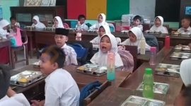 MAKAN: Program Makan Bergizi Gratis di Sumenep, dihentikan sementara (SandiGT - Seputar jatim)