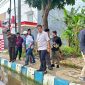 GENANGAN AIR: Anggota Komisi III (DPRD) Sumenep dan Dinas PUTR sedang meninjau jalan yanh rawan terjadi banjir (SandiGT - Seputar Jatim)