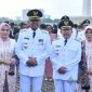 BERPASANGAN: Menjelang pelantikan Bupati dan Wakil Bupati Sumenep 2025-2030, Achmad Fauzi Wongsojudo dan KH Imam Hasyim, dengan istri-istrinya melakukan foto bersama di Monas Jakarta (Doc. Seputar Jatim)