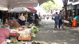 RAMAI: Suasana pasar Anom Sumenep, menjelang Bulan Ramadhan 2025 (SandiGT - Seputar Jatim)