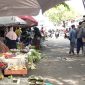 RAMAI: Suasana pasar Anom Sumenep, menjelang Bulan Ramadhan 2025 (SandiGT - Seputar Jatim)