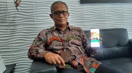BERKACAMATA: Direktur Utama PT BPRS Bhakti Sumekar, Hairil Fajar (Doc. Seputar Jatim)